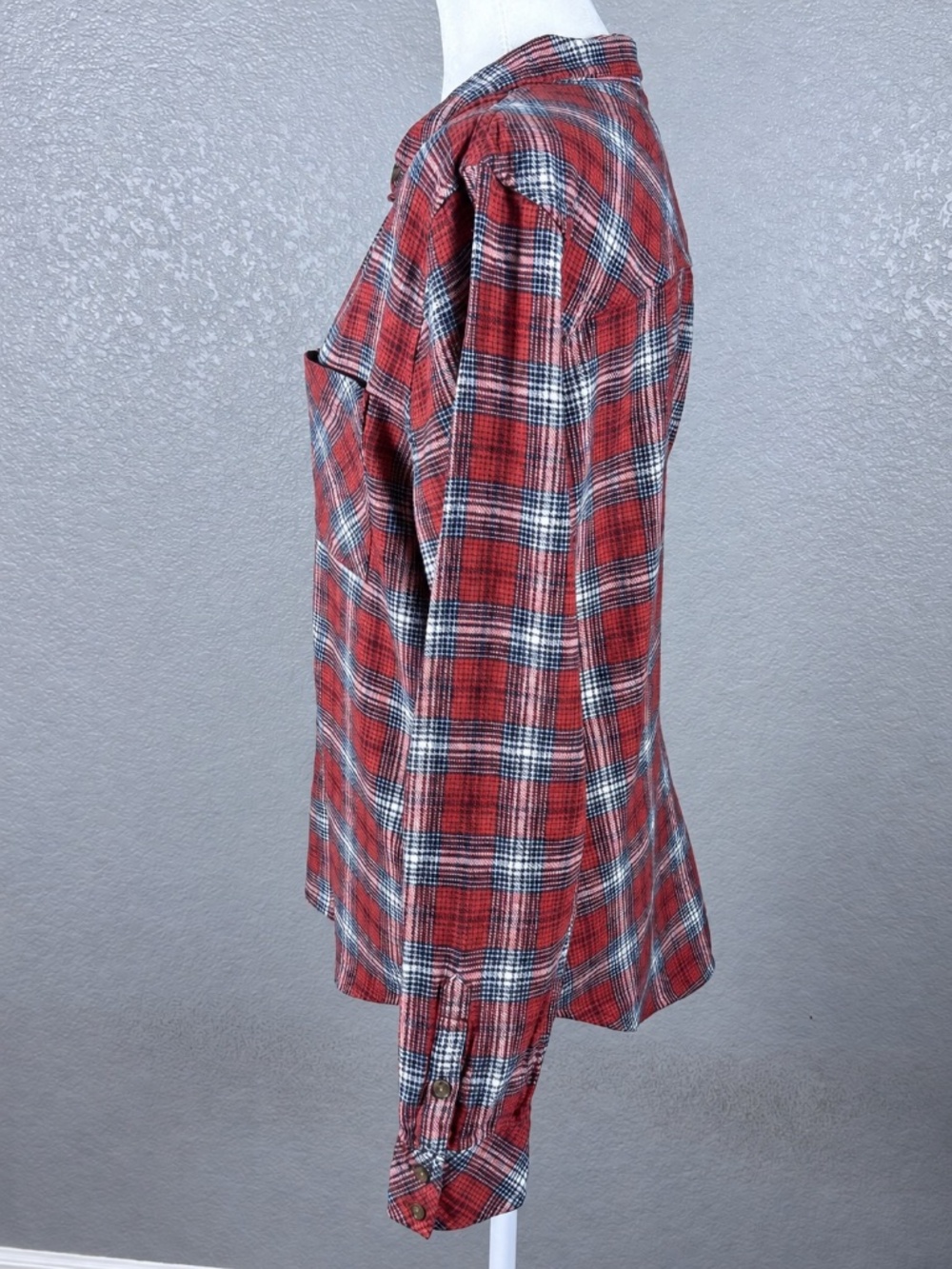 Universal Thread Red Plaid button down Long Sleeve Shirt 100% Cotton Size Medium - Picture 4 of 9